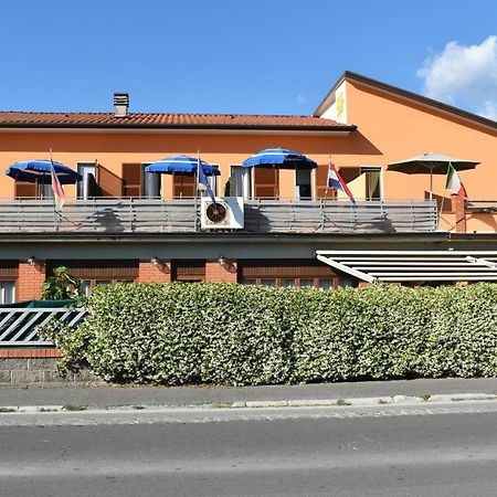 Hotel Sole マリーナ・ディ・マッサ エクステリア 写真