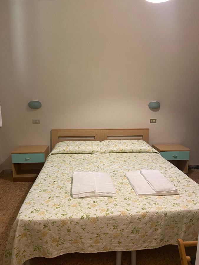 Hotel Sole マリーナ・ディ・マッサ エクステリア 写真